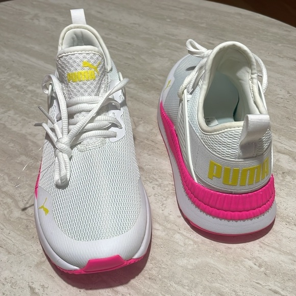 NIB PUMA Soft Foam White Neon Pink Sneakers *7.5 - Picture 4 of 8